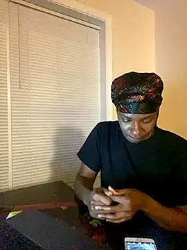 Snapshot of theprettysoles chatting on November 30, 10:47 pm theprettysoles online show from November 30, 10:47 pm