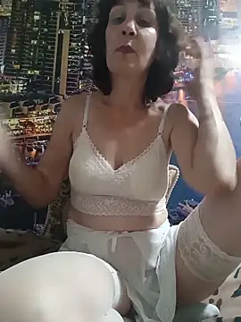 Laura Kiss online show from May 22, 7:30 pm