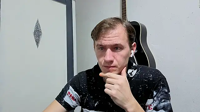 Snapshot of DiMastyzzz chatting on January 23, 10:44 pm DiMastyzzz online show from January 23, 10:44 pm