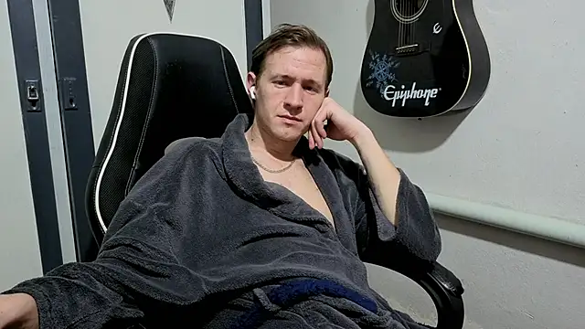 Snapshot of DiMastyzzz chatting on January 24, 7:18 pm DiMastyzzz online show from January 24, 7:18 pm