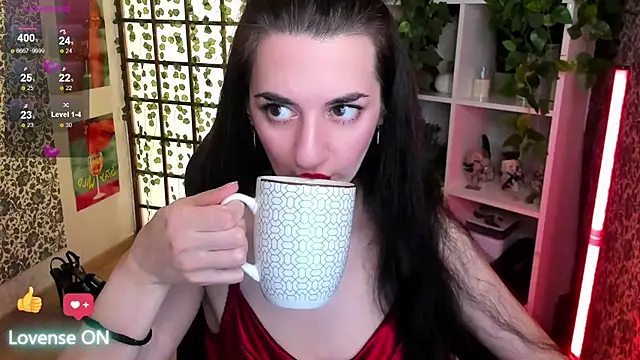 Snapshot of JessicaAlfo chatting on October 22, 2:23 am JessicaAlfo online show from October 22, 2:23 am