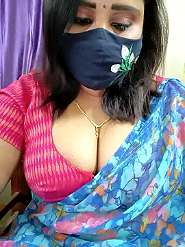 Queenflowerr online show from April 5, 4:48 pm