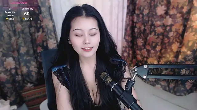 cat-lady-6688 online show from February 22, 2:39 am