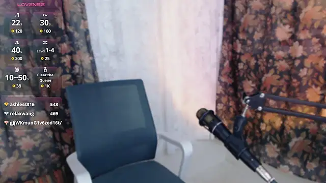 cat-lady-6688 online show from March 6, 1:46 pm