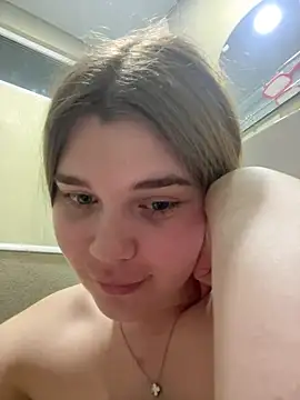 Snapshot of ella_zzz chatting on March 20, 5:47 pm ella zzz online show from March 20, 5:47 pm