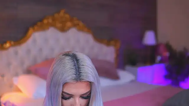 Juicy Jessye online show from April 3, 8:29 pm