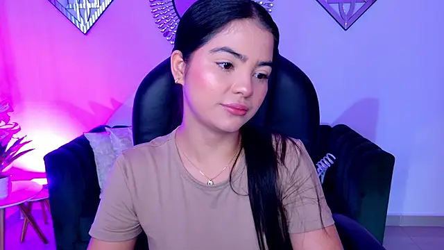 Layla Breezee online show from May 6, 12:10 pm