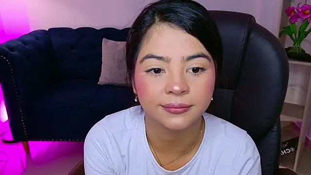 Layla Breezee online show from May 8, 10:31 am