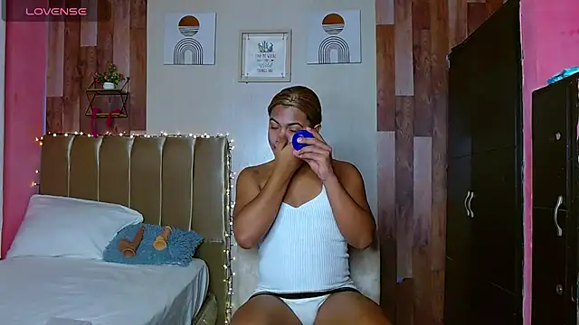 Snapshot of electrabrowns chatting on February 28, 11:39 pm electrabrowns online show from February 28, 11:39 pm