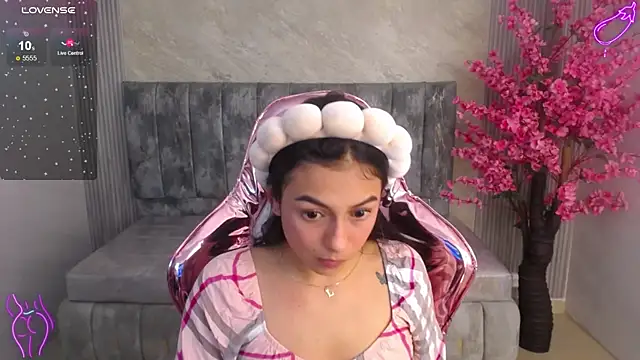 Snapshot of lilith_petit_sub chatting on September 9, 8:30 pm lilith petit sub online show from September 9, 8:30 pm