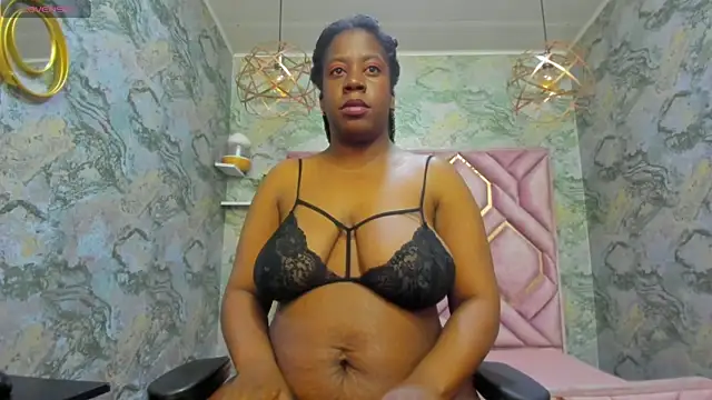 Snapshot of nefertiti_ebony chatting on November 14, 4:55 am nefertiti ebony online show from November 14, 4:55 am