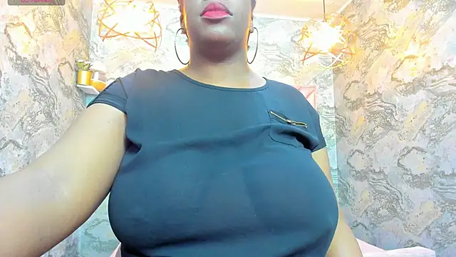 Snapshot of nefertiti_ebony chatting on April 11, 8:18 am nefertiti ebony online show from April 11, 8:18 am