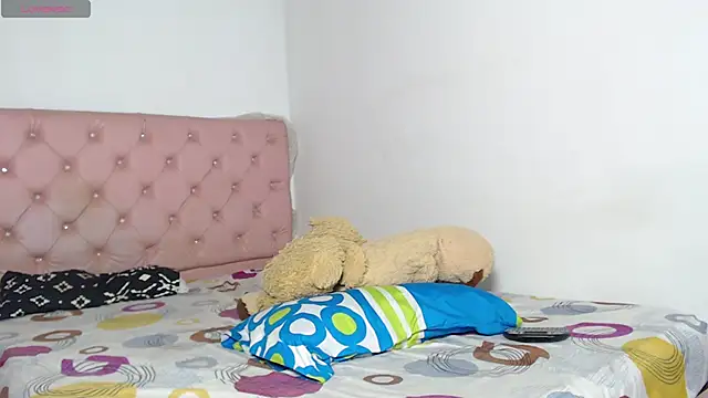 Snapshot of elettra_parisi19 chatting on February 5, 10:44 pm elettra parisi19 online show from February 5, 10:44 pm