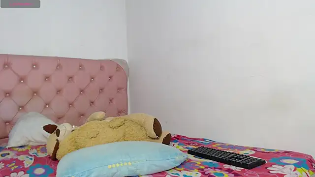 Snapshot of elettra_parisi19 chatting on February 17, 11:42 pm elettra parisi19 online show from February 17, 11:42 pm