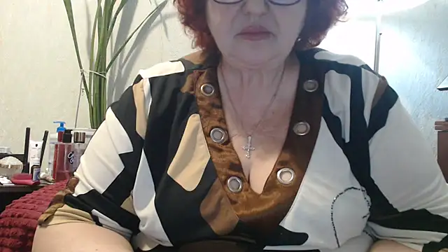 DeniseeRosea online show from April 6, 10:00 pm