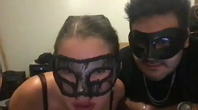 Snapshot of shycoouple1 chatting on January 21, 6:54 am shycoouple1 online show from January 21, 6:54 am