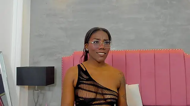 Alaia Colins online show from November 17, 5:02 am