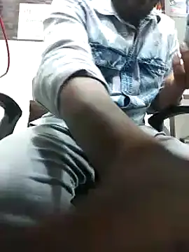 Snapshot of RaviRoy2326 chatting on February 9, 2:40 pm RaviRoy2326 online show from February 9, 2:40 pm