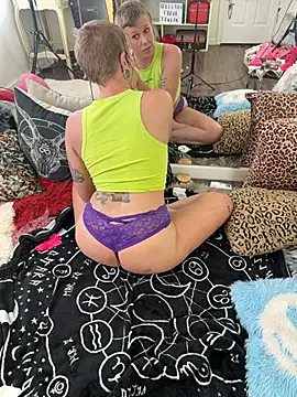 Snapshot of I_am_babydoll chatting on March 1, 9:33 am I am babydoll online show from March 1, 9:33 am
