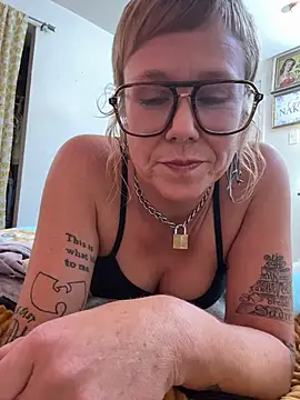 Snapshot of I_am_babydoll chatting on July 2, 12:10 am I am babydoll online show from July 2, 12:10 am