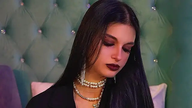 Snapshot of BeverlyMost chatting on November 4, 6:07 pm BeverlyMost online show from November 4, 6:07 pm