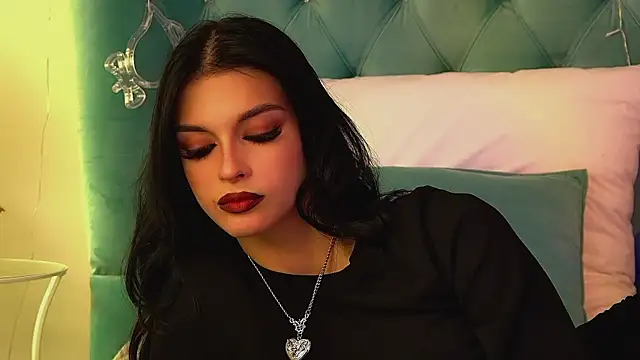 Snapshot of BeverlyMost chatting on December 21, 7:37 am BeverlyMost online show from December 21, 7:37 am