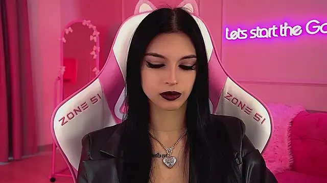 Snapshot of BeverlyMost chatting on February 6, 8:40 am BeverlyMost online show from February 6, 8:40 am