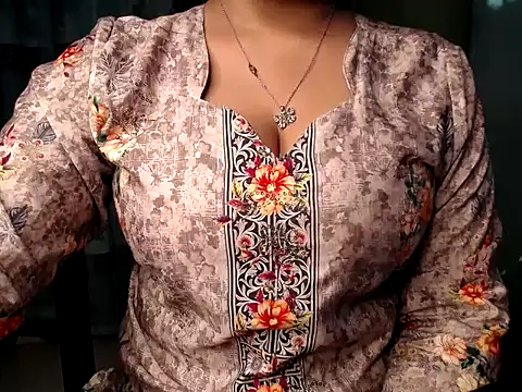 Snapshot of Saanviraa chatting on January 8, 2:25 am Saanviraa online show from January 8, 2:25 am