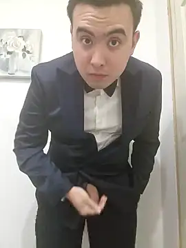 Hombre de traje online show from February 1, 5:28 am