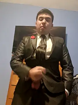 Hombre de traje online show from February 21, 9:13 am