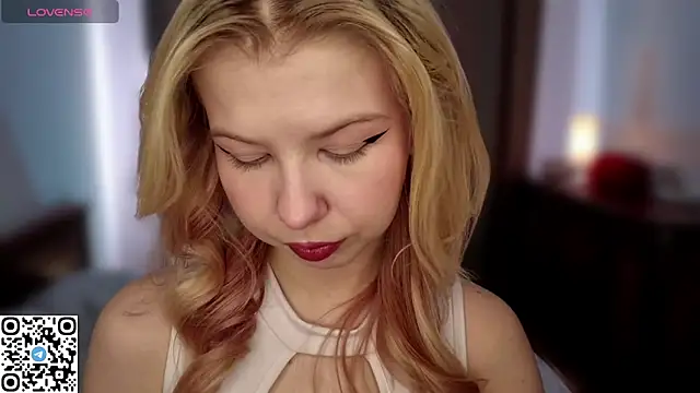 Snapshot of LynetHakes chatting on March 21, 6:18 am LynetHakes online show from March 21, 6:18 am