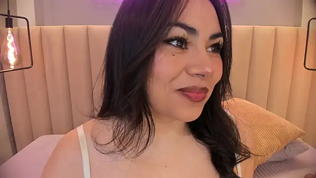 Naomymonroe  online show from May 22, 10:32 am