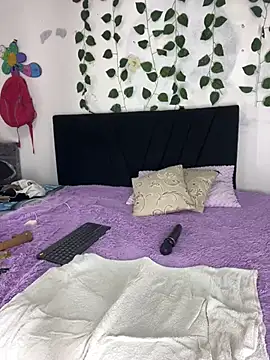 Eliizabeth   online show from February 5, 2:05 pm