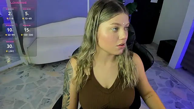 Snapshot of alaia_greyy chatting on September 20, 1:12 pm alaia greyy online show from September 20, 1:12 pm