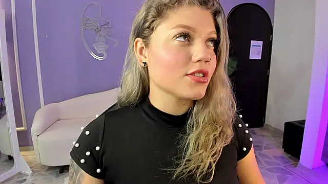 Snapshot of alaia_greyy chatting on September 25, 12:42 pm alaia greyy online show from September 25, 12:42 pm