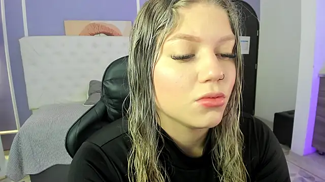 Snapshot of alaia_greyy chatting on October 2, 12:45 pm alaia greyy online show from October 2, 12:45 pm