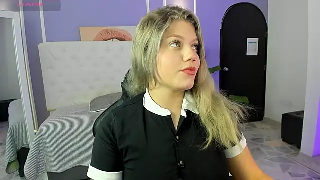 Snapshot of alaia_greyy chatting on October 6, 12:57 pm alaia greyy online show from October 6, 12:57 pm