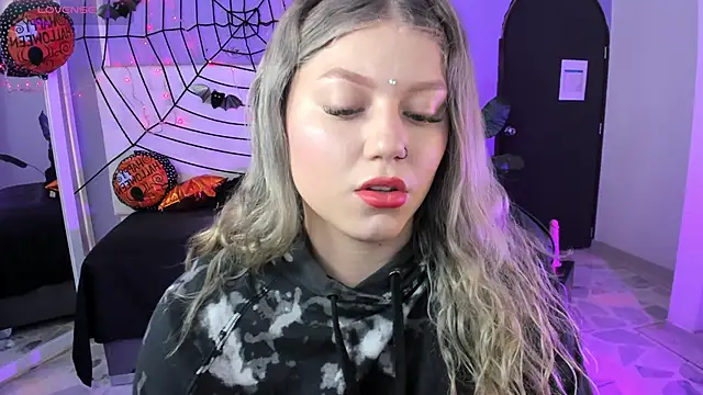 Snapshot of alaia_greyy chatting on October 9, 12:47 pm alaia greyy online show from October 9, 12:47 pm