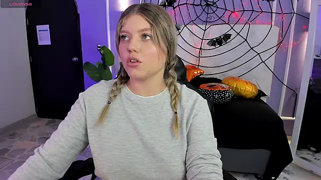 Snapshot of alaia_greyy chatting on November 1, 1:13 pm alaia greyy online show from November 1, 1:13 pm