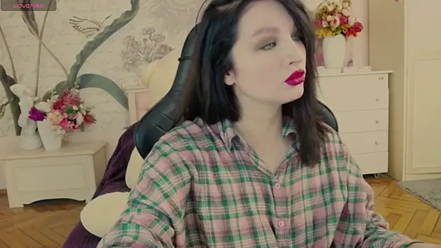 Snapshot of BritneyBarker chatting on February 18, 9:44 pm BritneyBarker online show from February 18, 9:44 pm