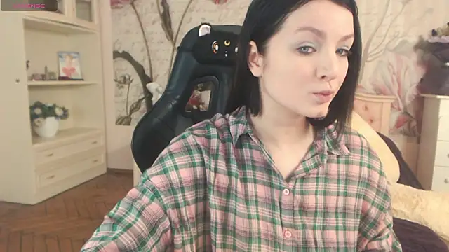 Snapshot of BritneyBarker chatting on February 26, 5:06 am BritneyBarker online show from February 26, 5:06 am