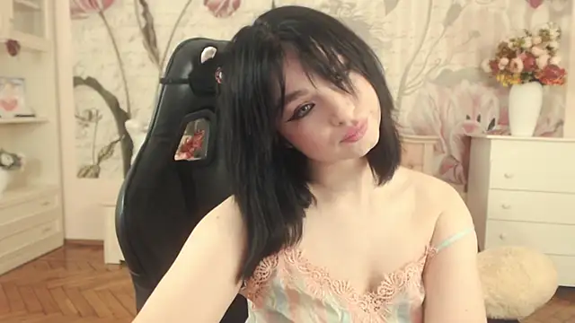 Snapshot of BritneyBarker chatting on March 5, 12:39 am BritneyBarker online show from March 5, 12:39 am