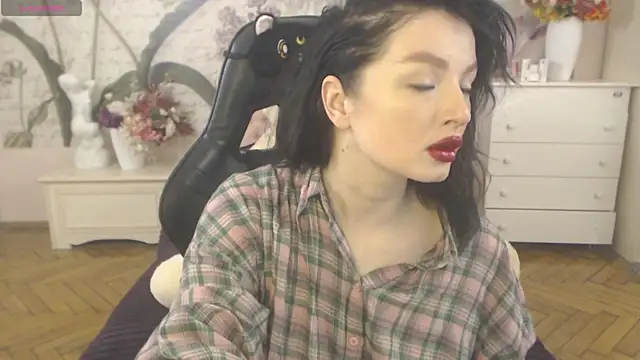 Snapshot of BritneyBarker chatting on March 27, 4:18 am BritneyBarker online show from March 27, 4:18 am