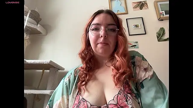 Snapshot of curvycate127 chatting on November 29, 5:49 pm curvycate127 online show from November 29, 5:49 pm