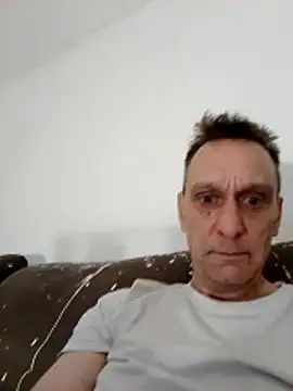 lovemachineeee online show from February 10, 9:30 pm