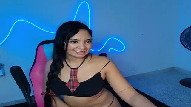 gisell363472 online show from November 18, 12:27 am