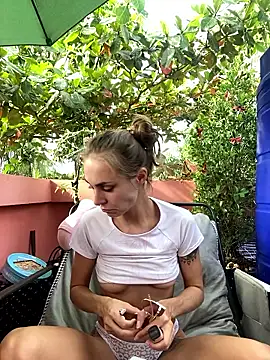 Snapshot of White_Lu chatting on February 19, 2:07 am White Lu online show from February 19, 2:07 am