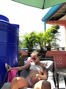 Snapshot of White_Lu chatting on March 18, 7:22 am White Lu online show from March 18, 7:22 am