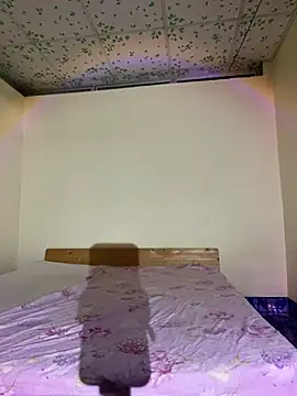 Snapshot of White_Lu chatting on April 2, 2:09 am White Lu online show from April 2, 2:09 am