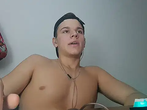 Snapshot of vitorsafado19 chatting on March 4, 5:53 am vitorsafado19 online show from March 4, 5:53 am